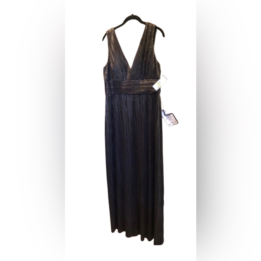 NWT Black Women's long Dress Size 14. Formal, Sleeveless, Feminine, Prom, Gala